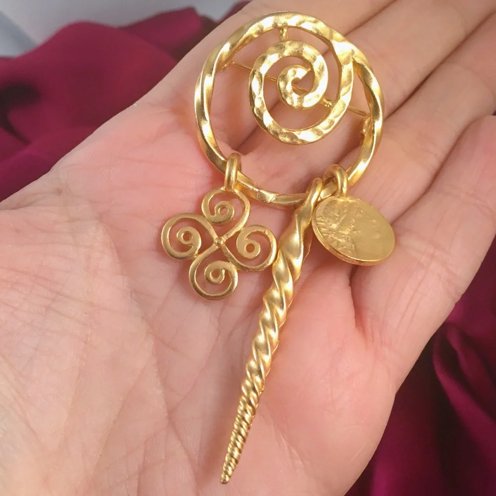 VINTAGE Matte Whimsical Charm Brooch